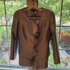 BNWT Tahari two piece suit size 4